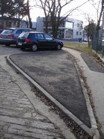 Pravda, do asfaltu se sázelo dost blbě ...